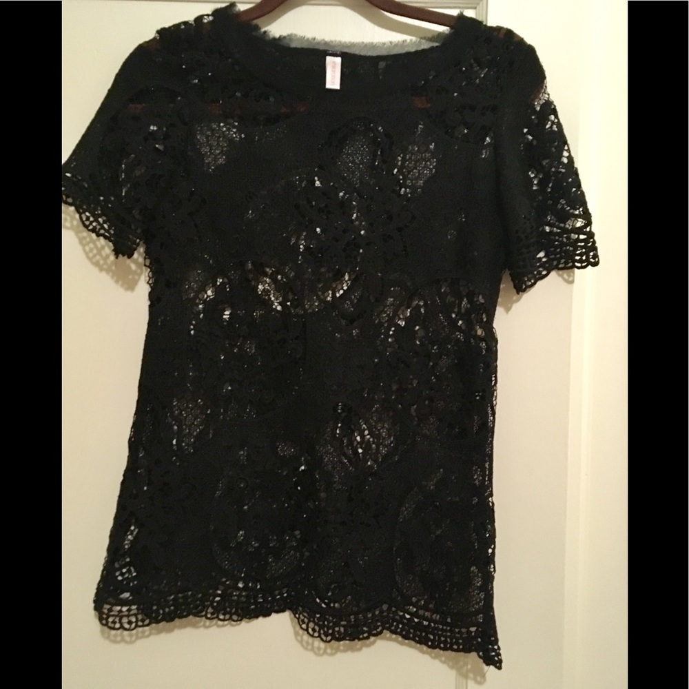 Xhilaration lace shirt sleeve top